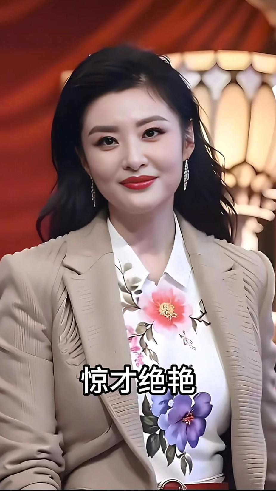 这位姐姐真漂亮，穿着好时尚！