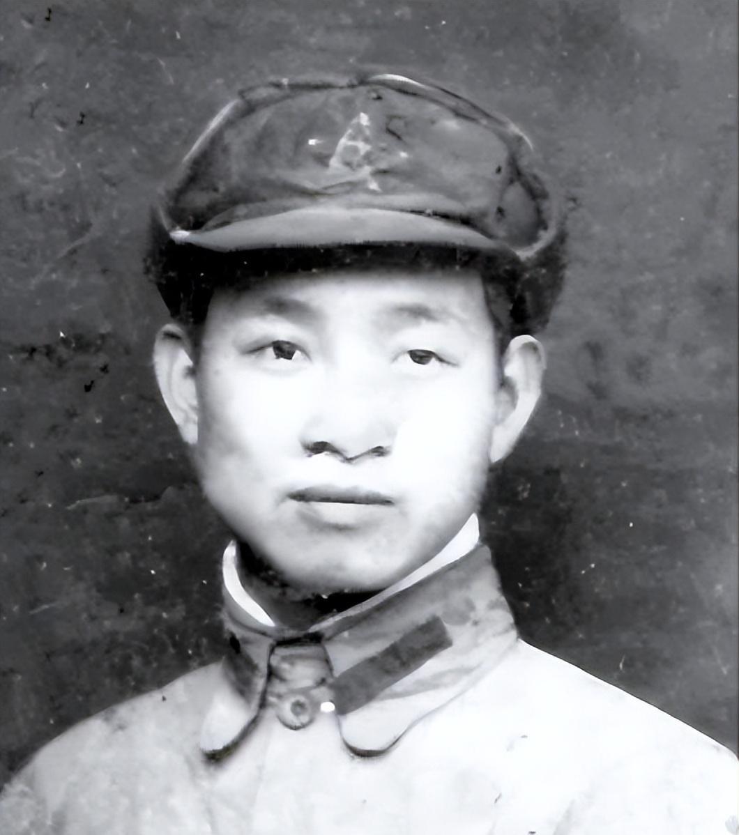 🌞1940年，一个炊事员偷偷在朱老总的饭菜中下毒，结果被民兵队长逮个正着，