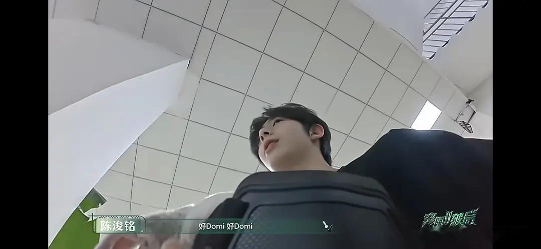 wdf这个鼻子……面部折叠度好高……下辈子我也要这样的直鼻😭😭