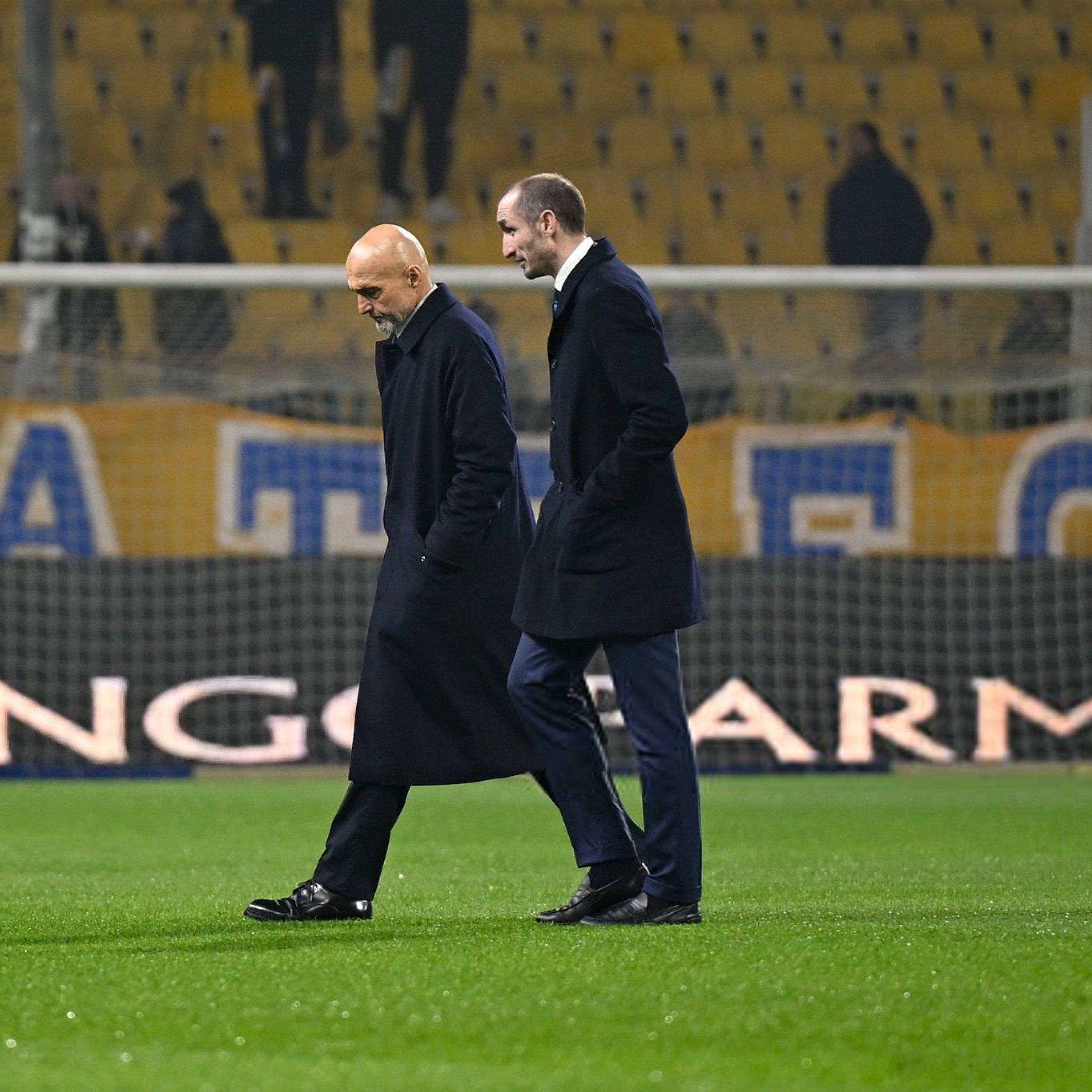 关于斯帕莱蒂的续约，奥托利尼和基耶利尼表态。奥托利尼：“我们对斯帕莱蒂和他的教练