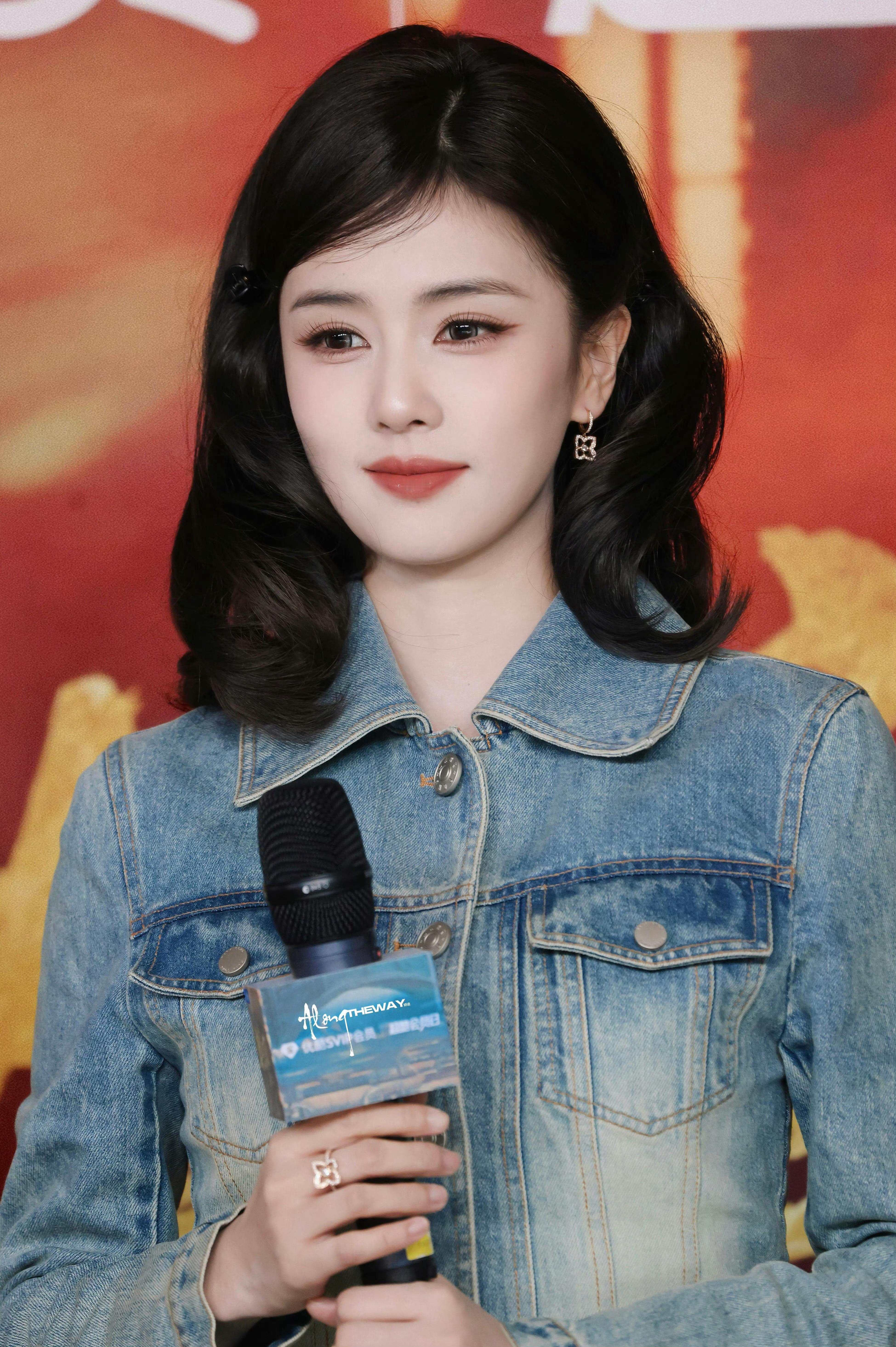 橘子早安趴萌白鹿