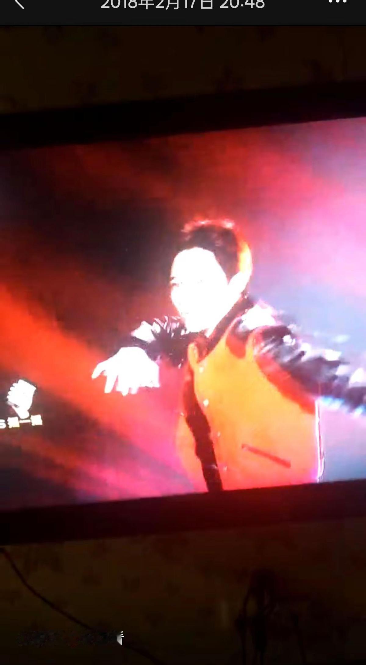 侯明昊没火那会儿，谁还记得他？刘宇宁蹲在YY直播间唱歌，连灯都没开全。现在俩