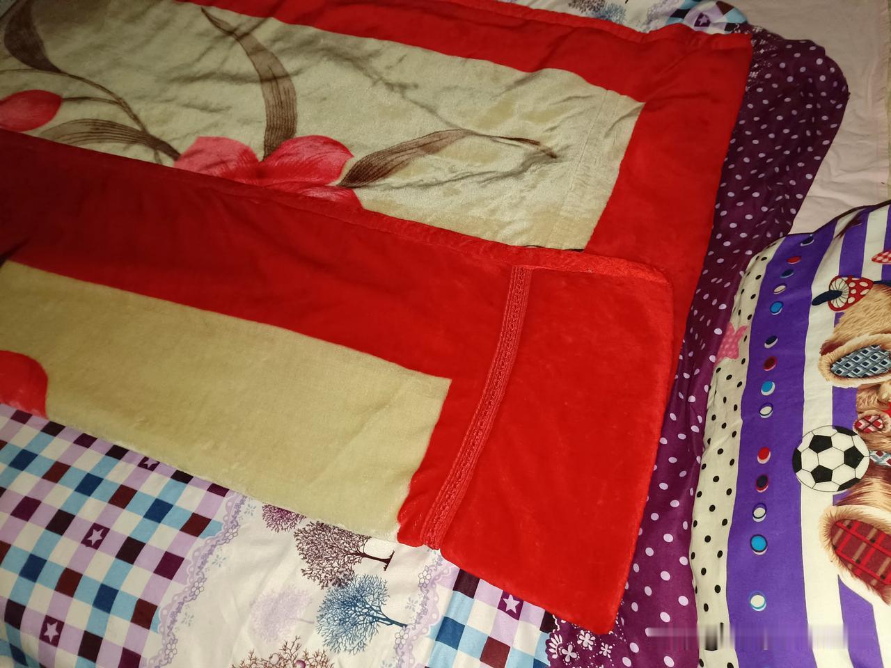 没有暖气，又没人暖被窝。只能加床毯子压身子...长夜漫漫，身体冷，心也拔凉！