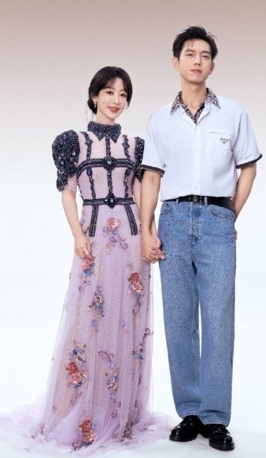 杨紫李现别演夫妻了我害怕杨紫、李现新剧锦绣芳华何惟芳蒋长扬夫妻设定，害羞到不敢看