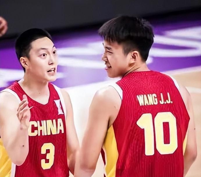 中国男篮淘汰韩国晋级四强，本场比赛发现了一个可笑的事实韩国本来实力都比我们差
