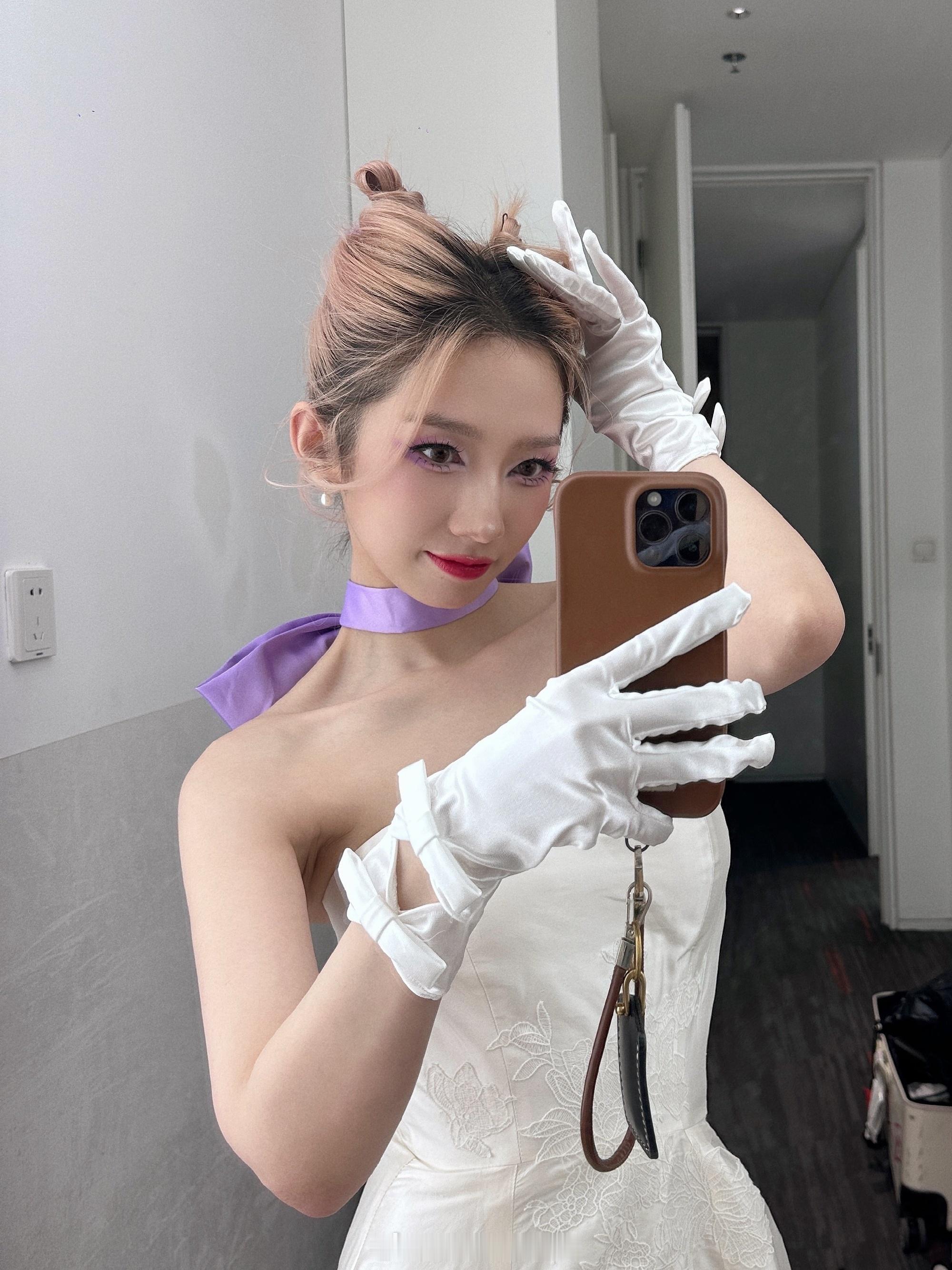 孟美岐可爱的小猫咪​​​