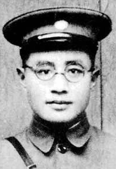 1949年，刘伯承听说原配还活着，并且日子过得很艰苦，就托人给她带信，想把她接到