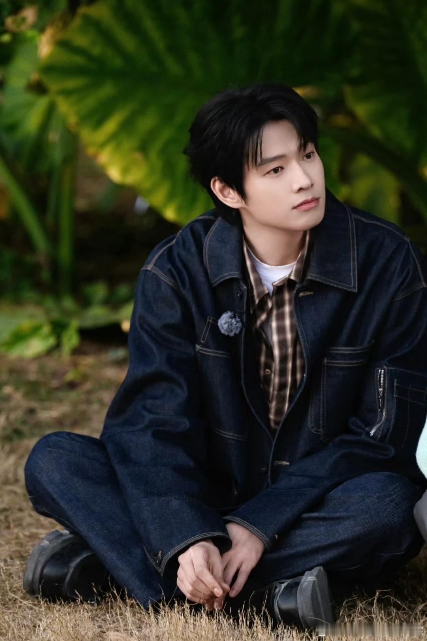 杨迪是尝过魏大勋的嘴吗周五晚高疯杨迪：我闻闻——没有我的嘴味。魏大勋：你这话有