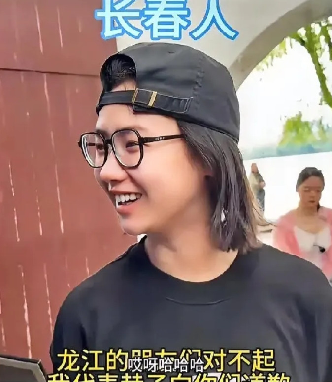 邻居省有个网红叫董赤赤的，去西湖潇洒去了，想吃冷面，结果认错字了，小尴尬，当地大