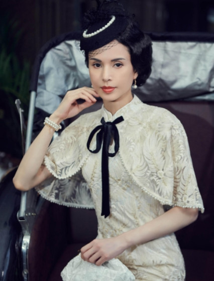 2016年，鲁豫问50岁的李若彤:“你为什么还不结婚？”李若彤说:“我是想结婚的