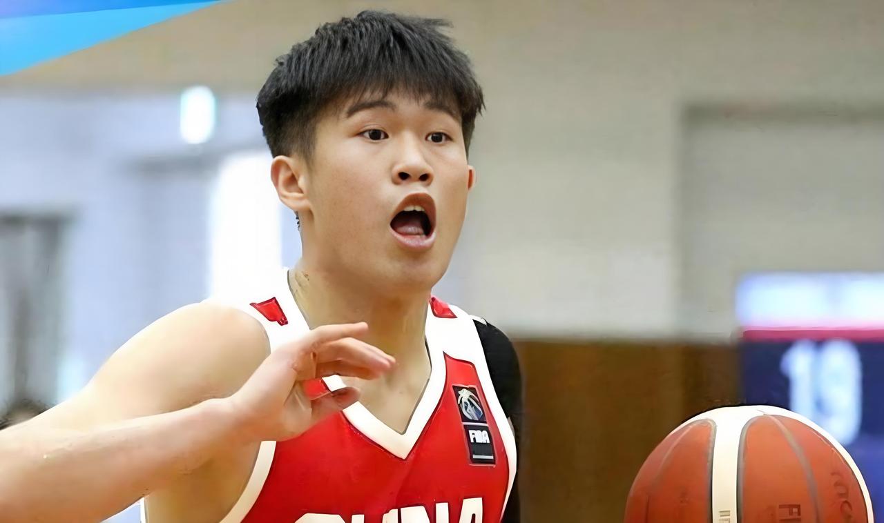 山东高速男篮正式开启青春风暴时代！据记者夏哓司报道：山东高速男篮正式将彭泓森