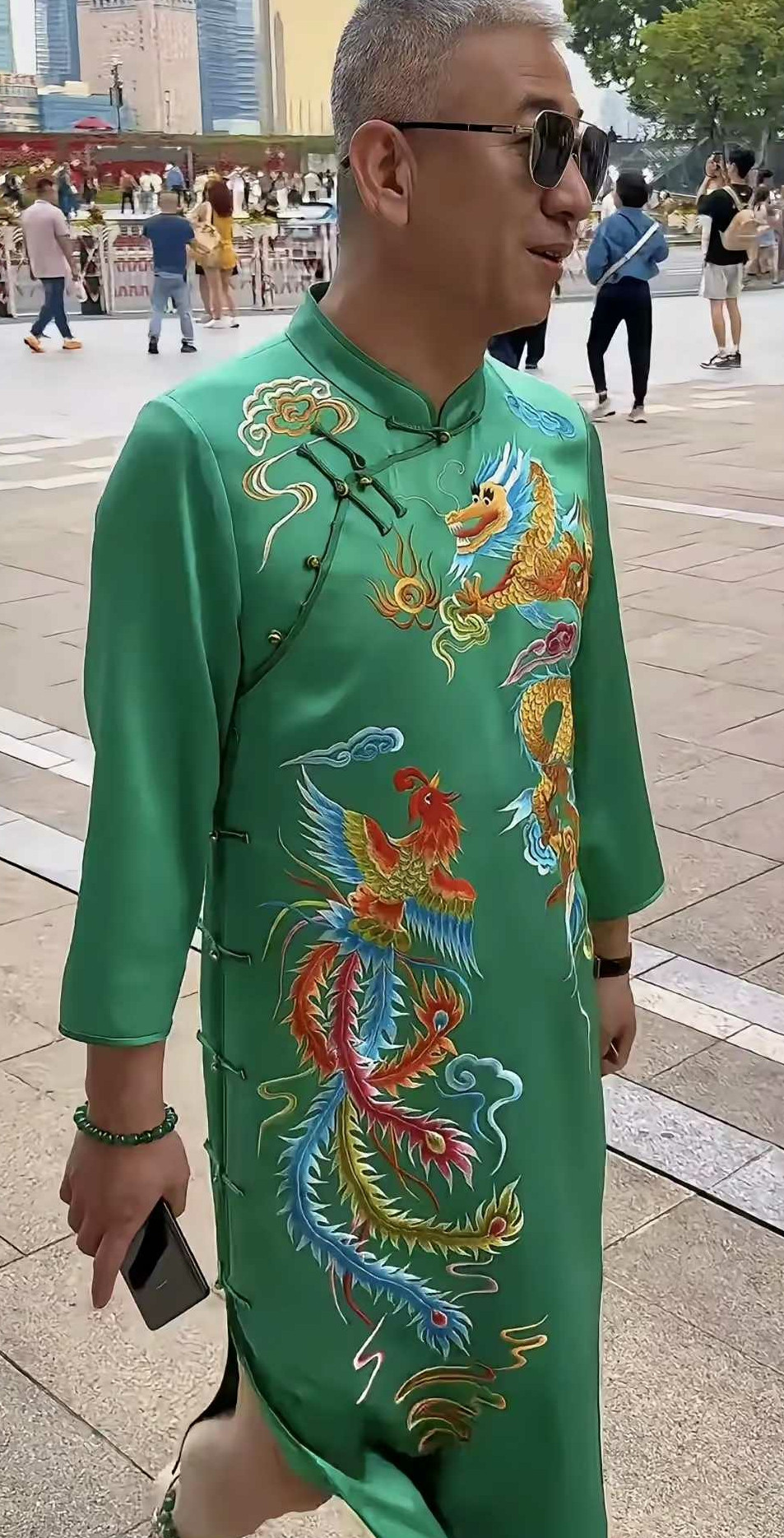 逆天了总是让我遇到，不愧是大上海，开放，包容，有钱！