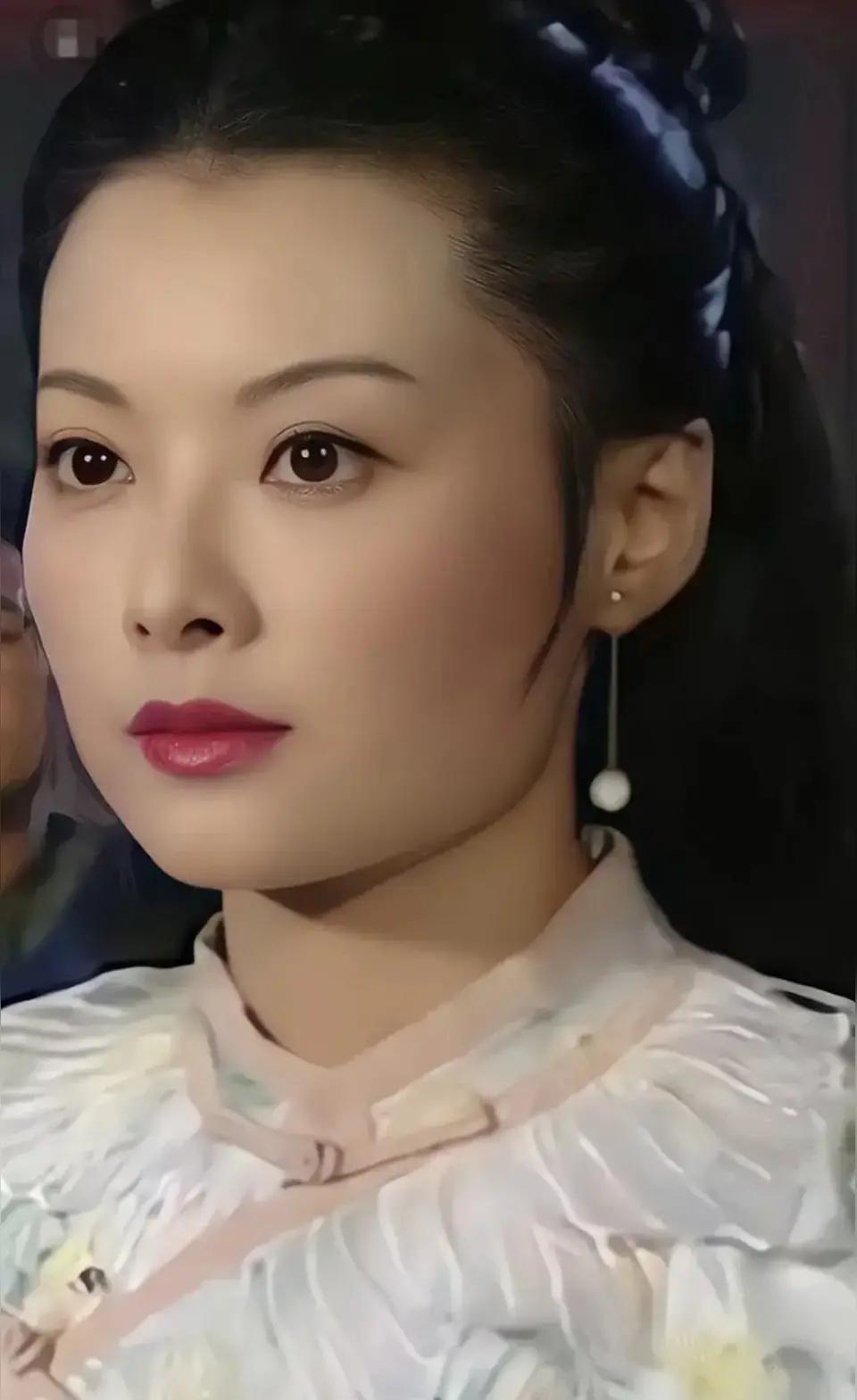 你认为袁立是怎样一个人?袁立曾是一个天赋实力派女演员，留下了国民经典作品。早