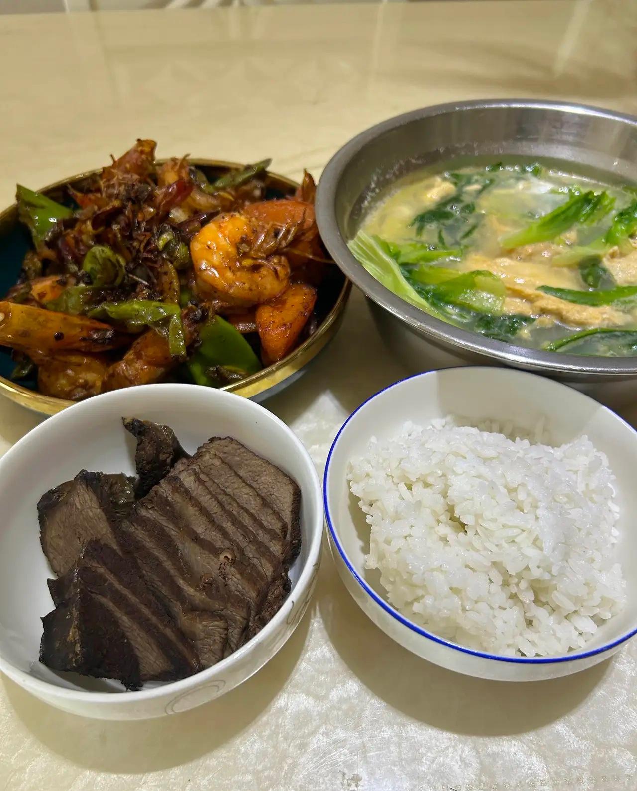 失业后，我招待不起妹妹了。我失业2年，一直都一个人独居，平时自己生活的很节俭，