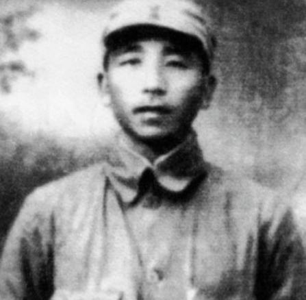 1956年秦基伟副司令员在调研部队的时候，因为晚上失眠便在外面溜达，却发现三个黑