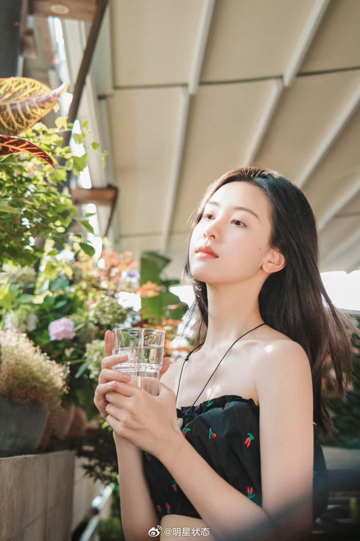 陈都灵云南度假照