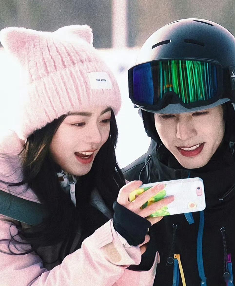 宋威龙赵今麦给韩昊霖电影打call有这样的姐姐姐夫真好啊啊，姜睿弟弟真幸福，帅气