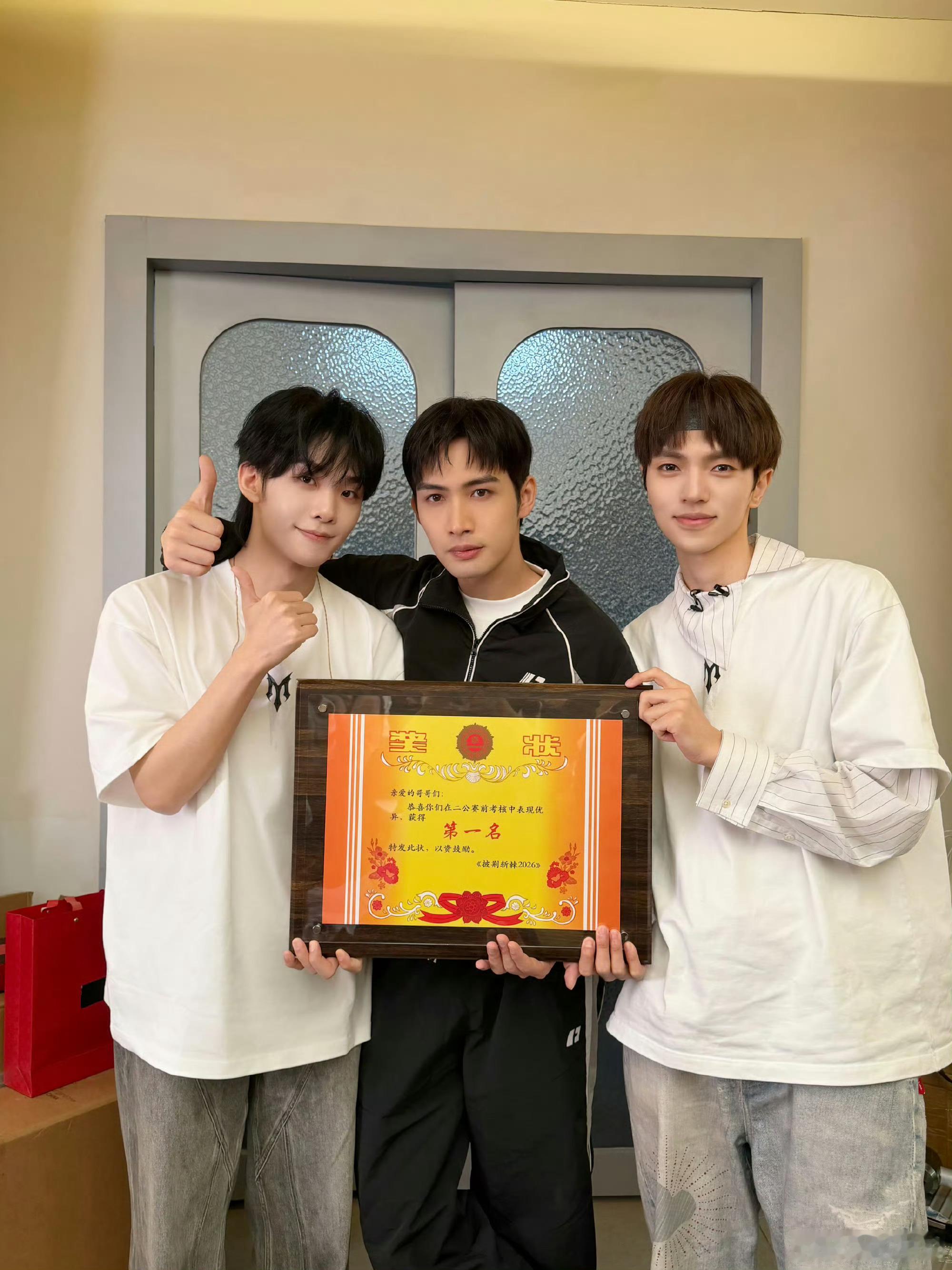 #披哥二公排名#二公火力值排名出炉，分数咬得很紧，几家欢喜几家意外。团秀张彬彬部落拿下第一，王传君部
