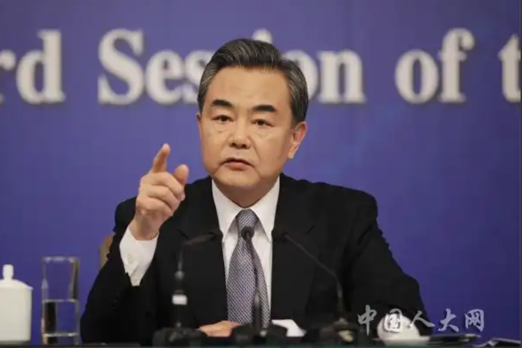 丹麦外长拉斯穆森不远万里跑到北京来谈台湾问题，说希望台海维持现状，谁知道王毅外长