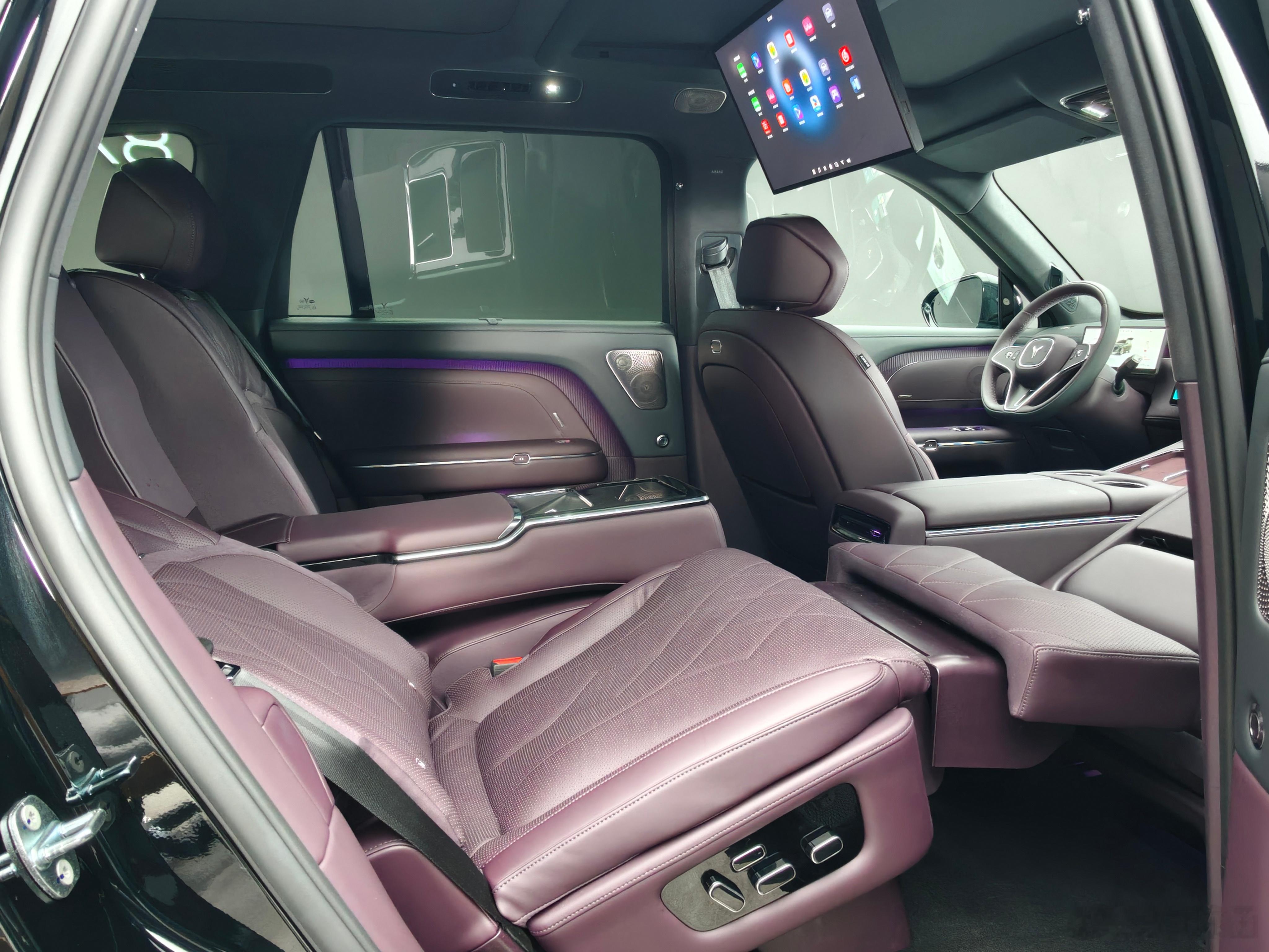 二排带零重力座椅，还能折叠！岚图泰山X8首创，这是真的好！岚图泰山X8五座新王