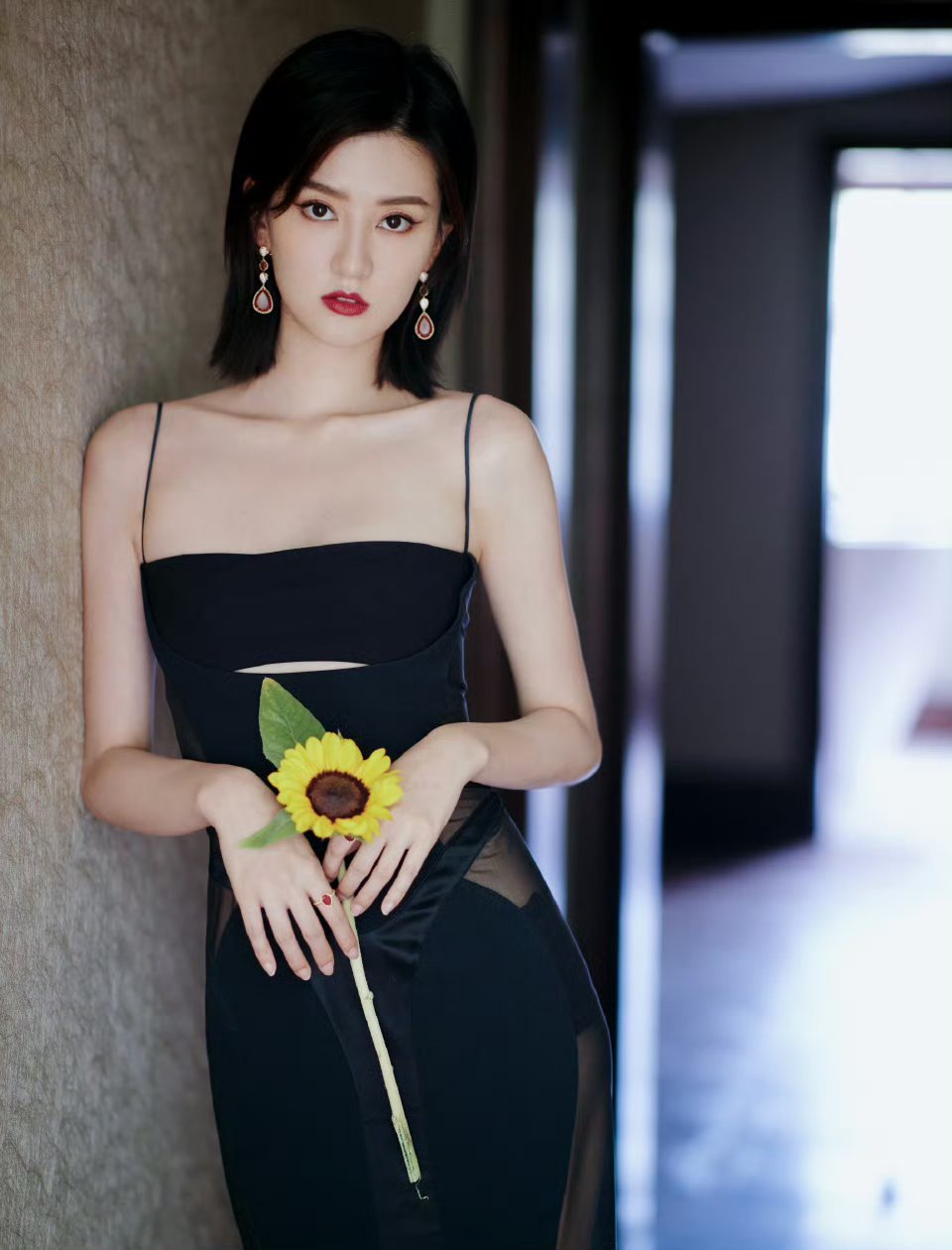 乔欣吊带黑纱裙乔欣