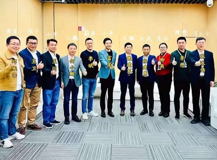 雷军的人脉到底有多牛X，什么叫做物以类聚人以群分？当年小米SU7上市各各车企大佬