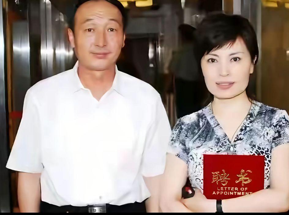 老照片(8437):李瑞英和丈夫张宇燕是青梅竹马，两人同住一个大院，从同学到恋