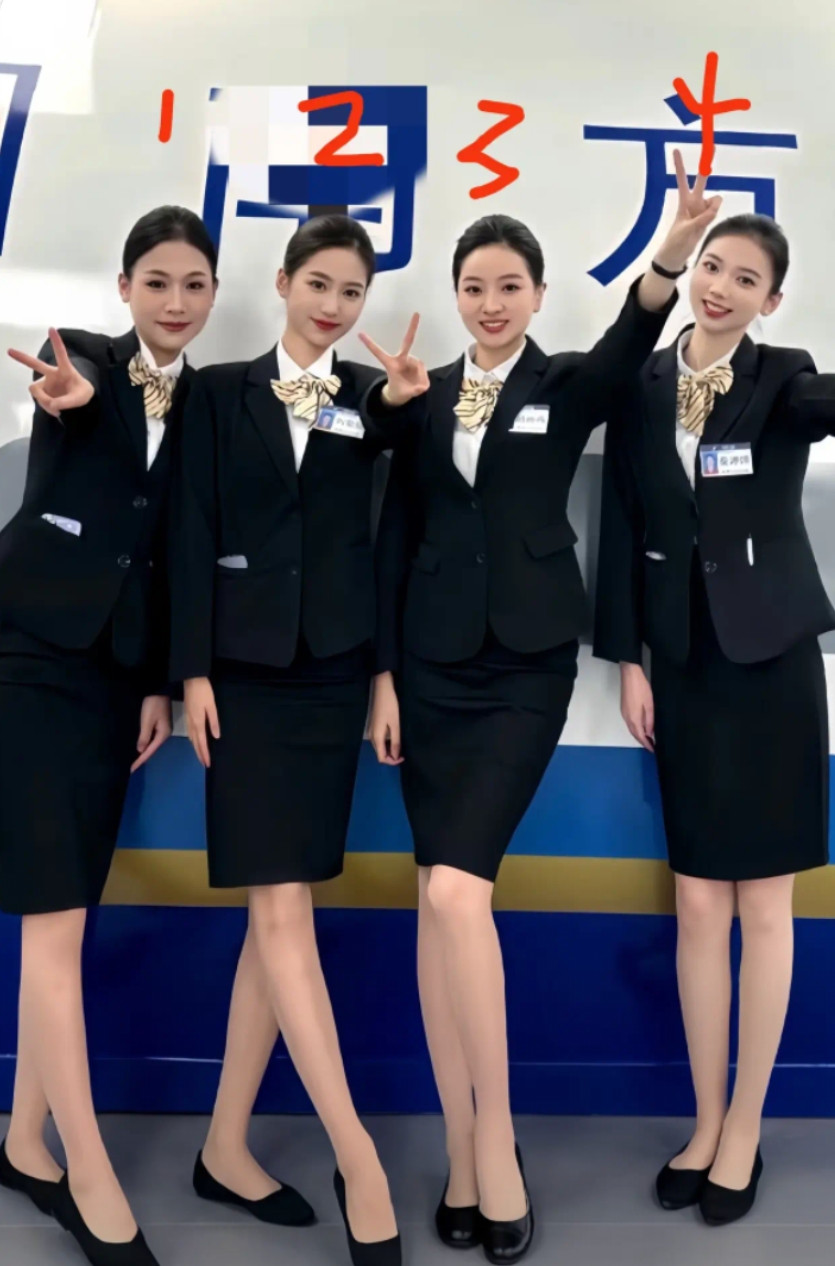四位空姐，你觉得哪个最漂亮？