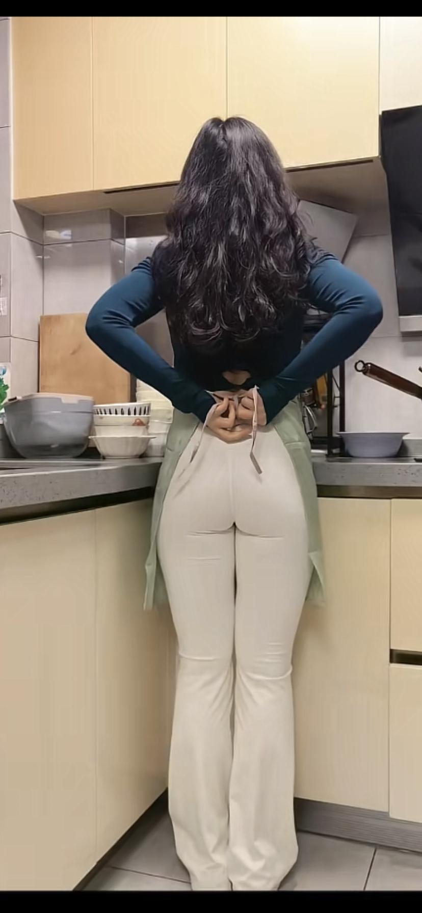 想当年我就是这样给我的媳妇画大饼的。当时的我穷的身无分文，20多岁背负了巨大的债