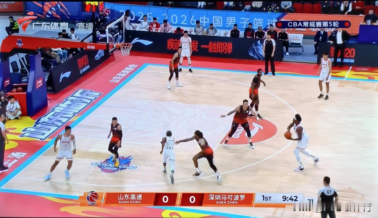 邱彪带领的山东高速在主场迎来近来状态不佳的老东家深圳马可波罗一胜三负的深圳马可