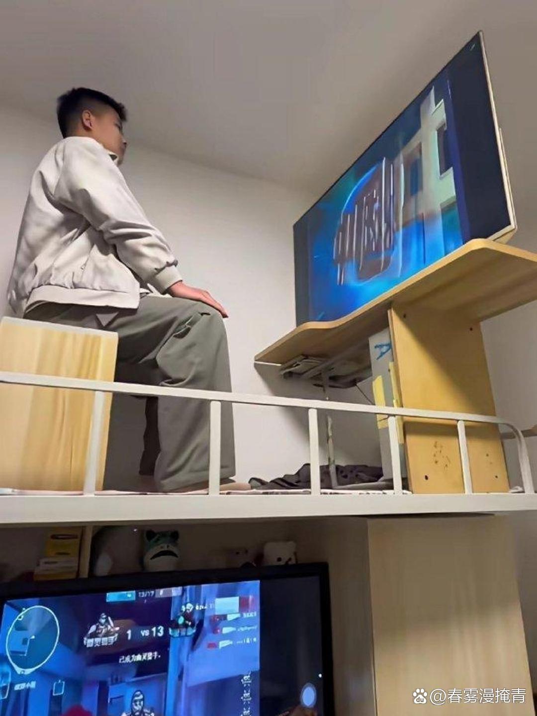 大学宿舍，一屋子全是卧龙和凤雏​​​