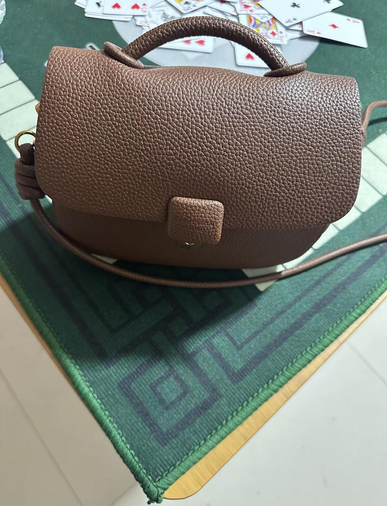 在路边捡了一个包