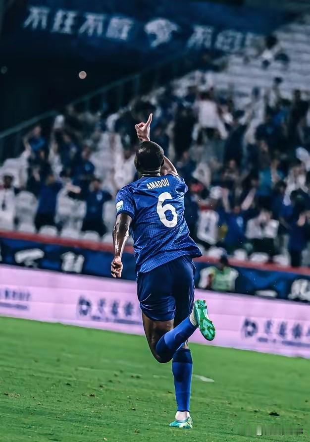 后腰！后腰！申花需要后腰！究竟会不会签新后腰？新年伊始申花官宣不停，路易斯走了