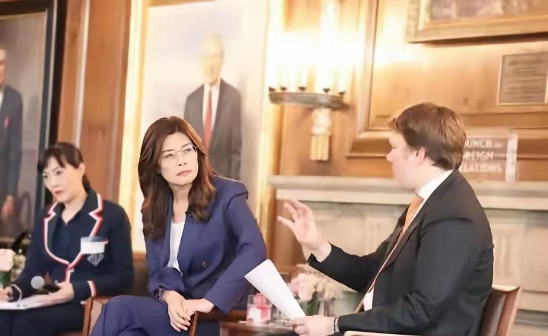 近日，郑丽文接受美国全国公共电台专访，谈及两岸议题，直言：只要不追求台湾与中国大
