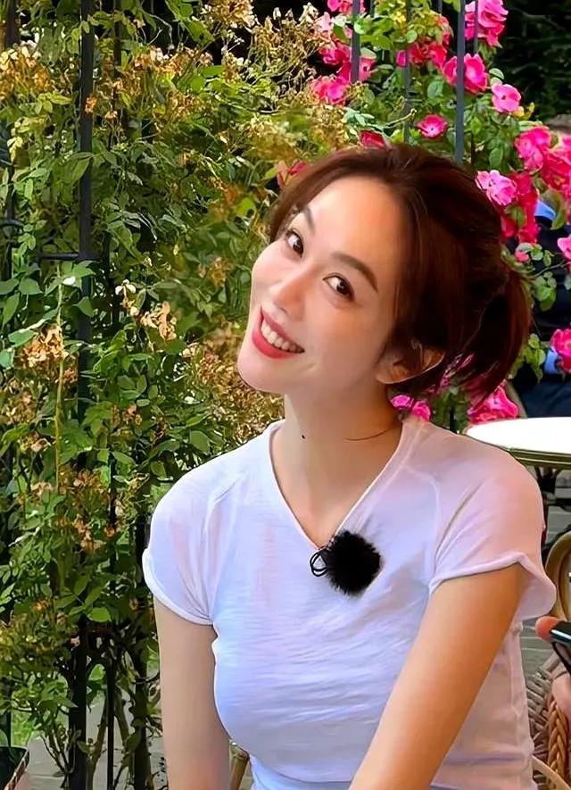 神秘的姜妍老公终于露出庐山真面目了！姜妍有颜值，身材好，说话温柔，一头短发的