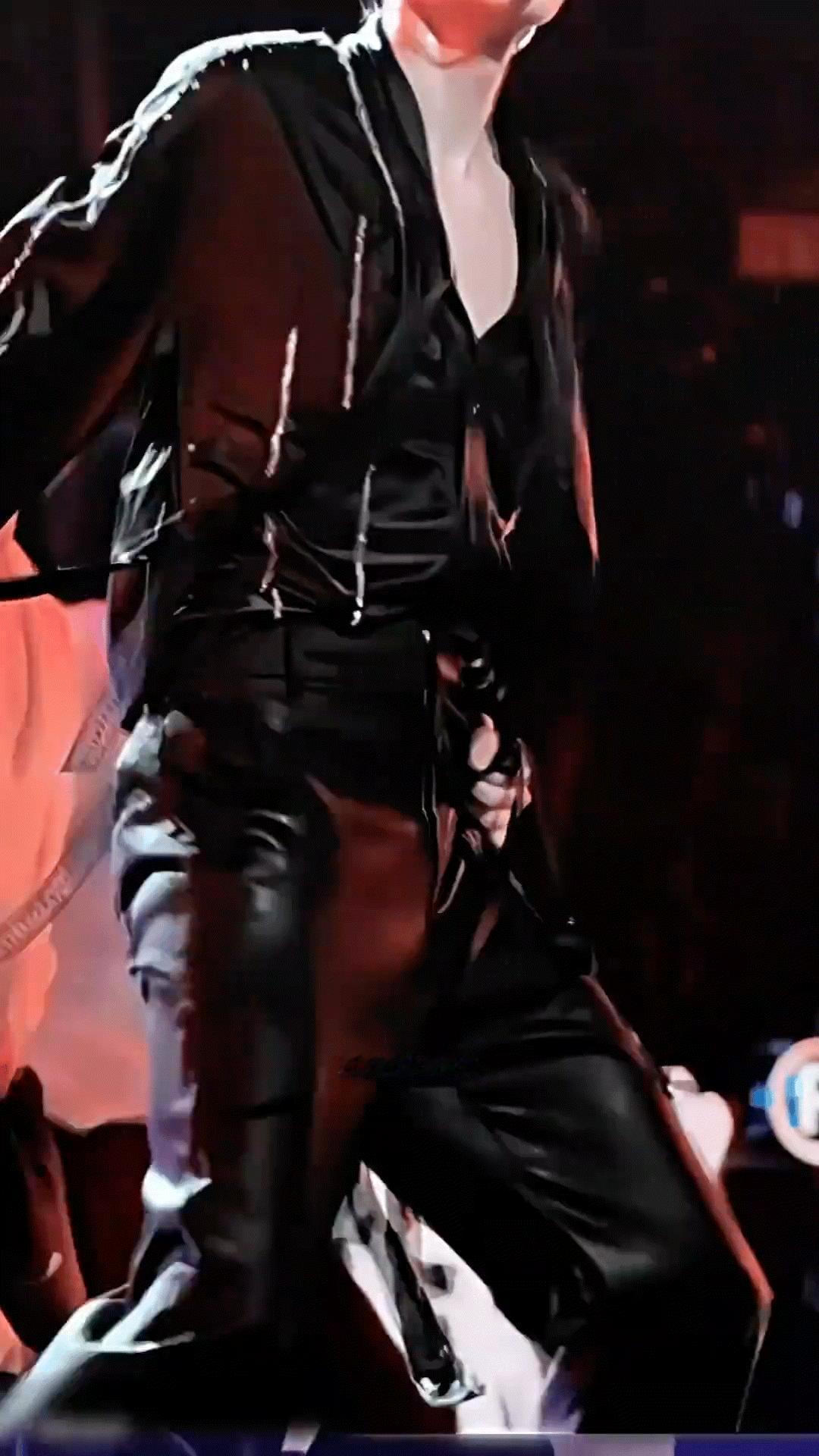 这衣服太神了，到底是怎么做到好像什么都看到了但实际上又什么都没看到的