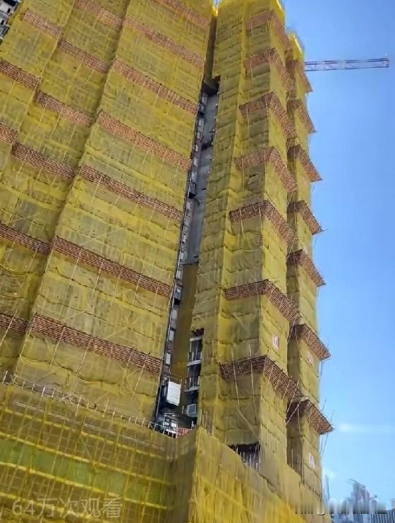 太夸张了，才发现香港这边即使再高的大楼，也是用竹子搭设的脚手架，也不是像我们早都