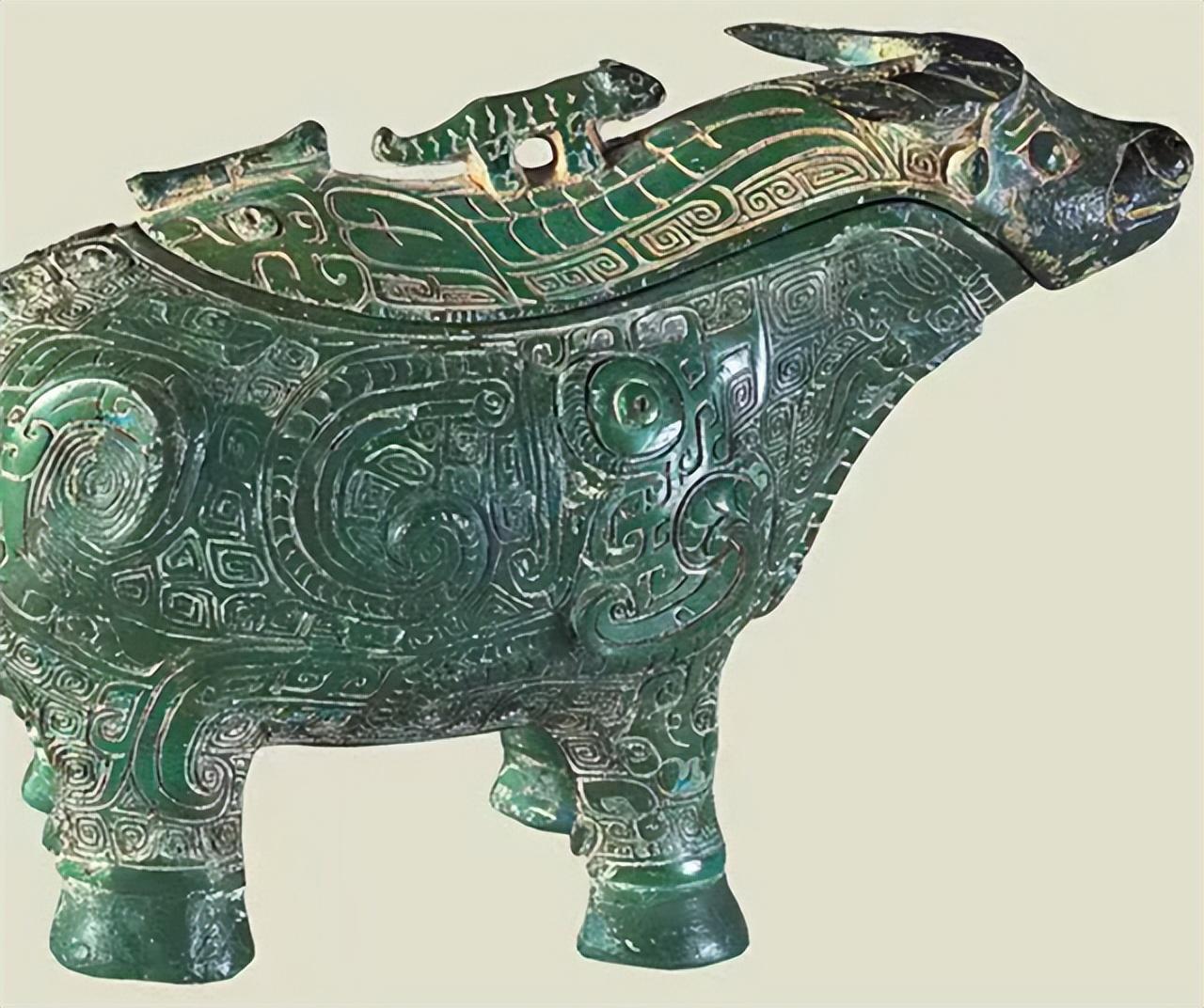 1967年，一天深夜，陕西村民贺富荣出门去如厕。正当他睡眼朦胧的时候，突然发现家