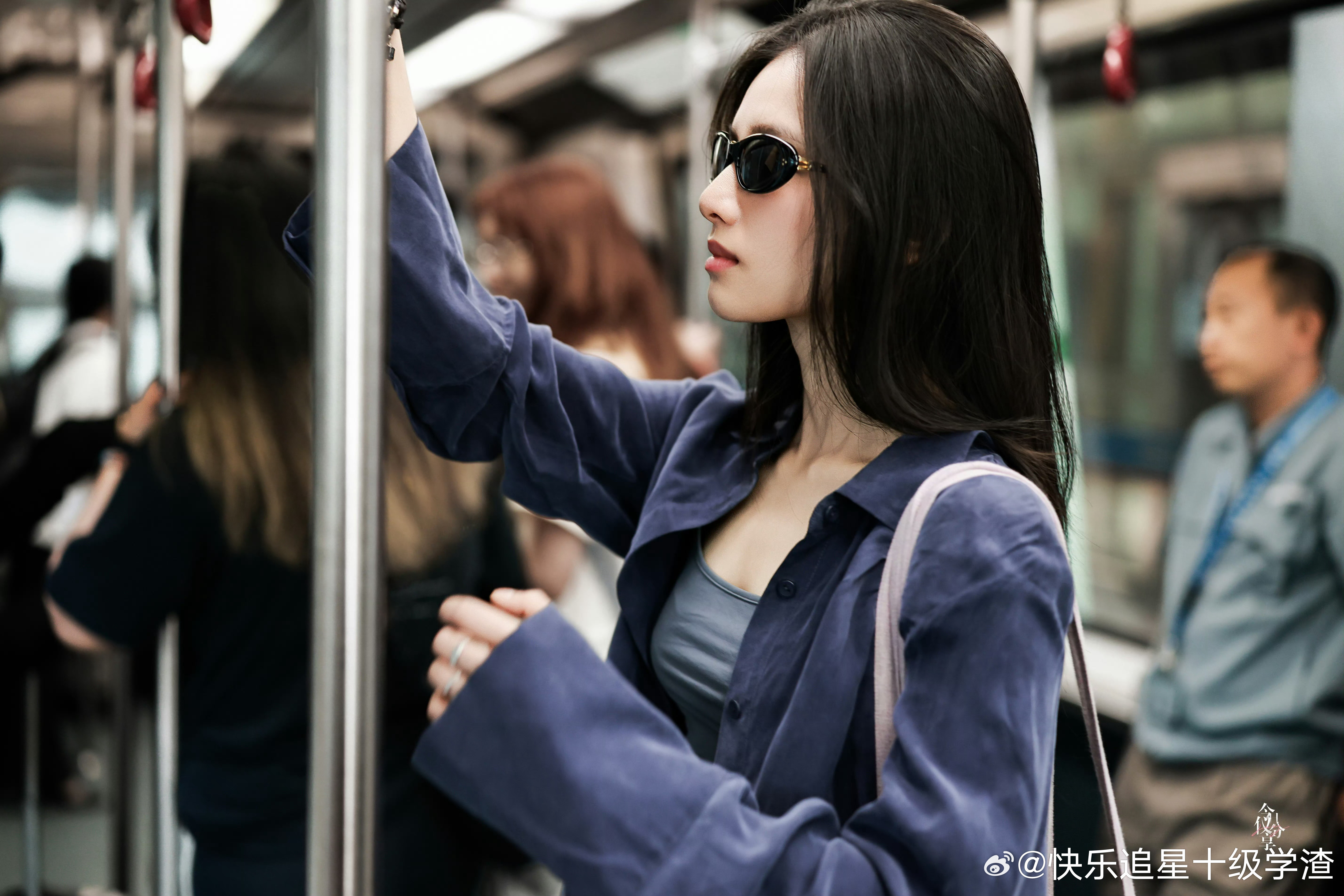 张婧仪的机场饭拍都像电影​​​