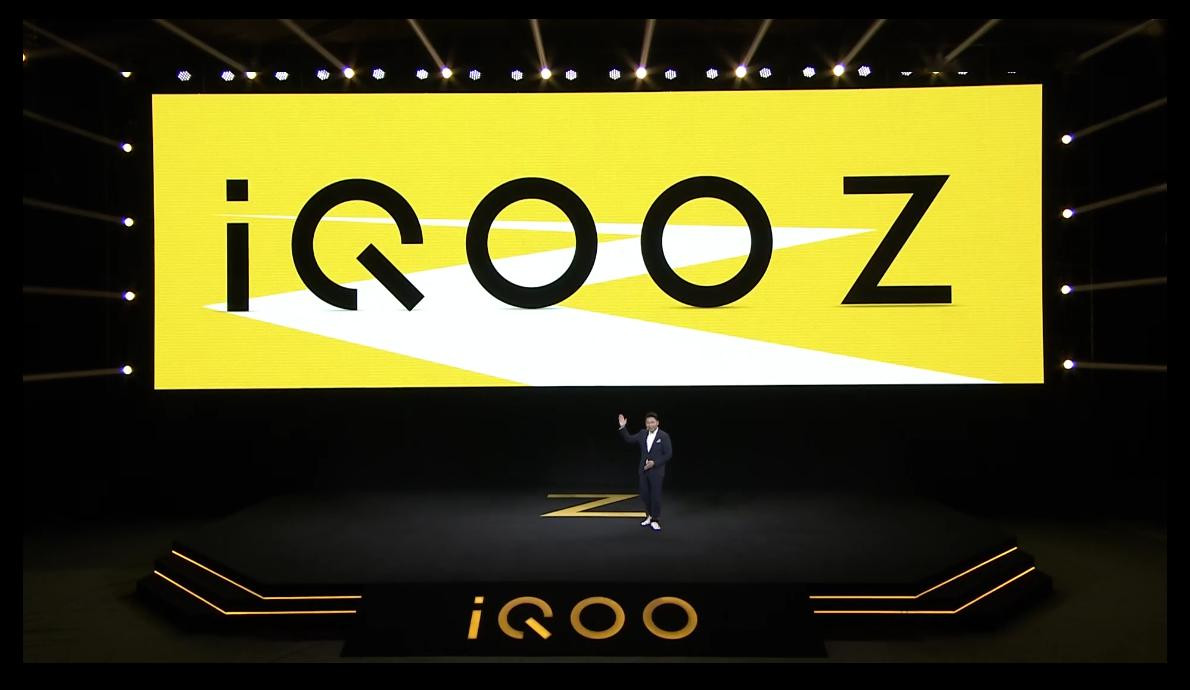 iQOOZ116.83英寸的1.5K+165Hz超高刷直屏9020mAh大电池