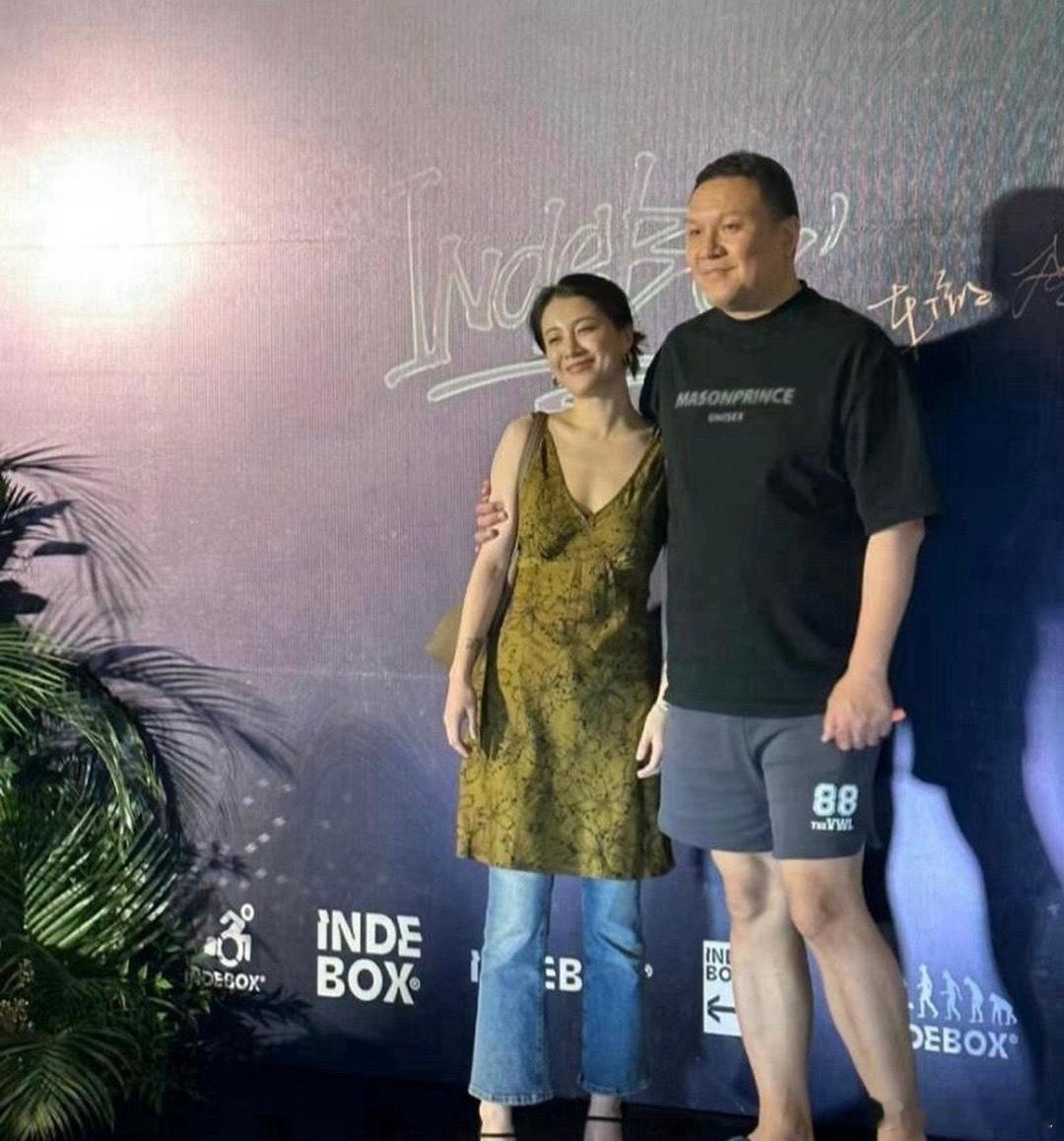 不得不说，头发放下来比扎起来好看。