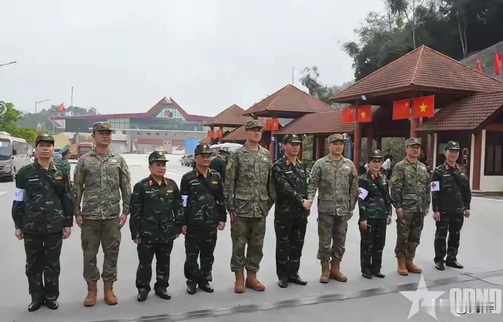 越南网友破防！中国网友保持冷静的微笑！近日，越南媒体发布的中国人民解放军和越