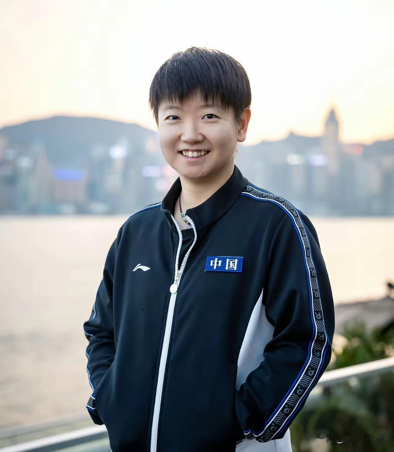 wtt香港总决赛，明天开打，昨天何卓佳和朱梓予来到香港，开始陪孙颖莎进行了训