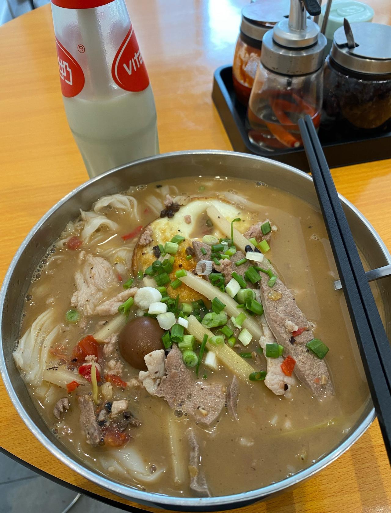 好吃😋📍广州金鹏南宁老友粉(花地湾店)这次点的是    老友猪杂汤粉：