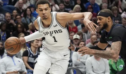 休赛期又要给文班配一个带刀侍卫啦超巨身边都有带刀侍卫的，乔丹有奥克利，科比有