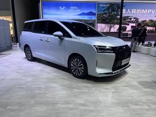 在现代家庭用车市场中,MPV车型以其宽敞的空间、灵活的布局以及实用性,逐渐成为许