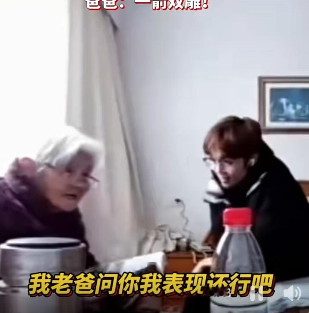 标题：21岁孙子寒假“带”97岁奶奶，时薪5元日封顶50，网友这笔“糊涂账”算得