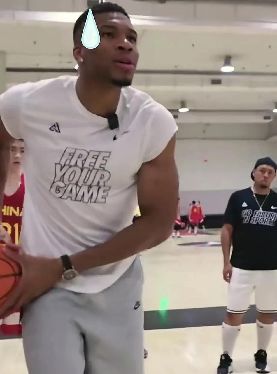 字母哥说出了中国男篮现状！太生动了！此前字母哥指导国青男篮，那时候的国青男篮的