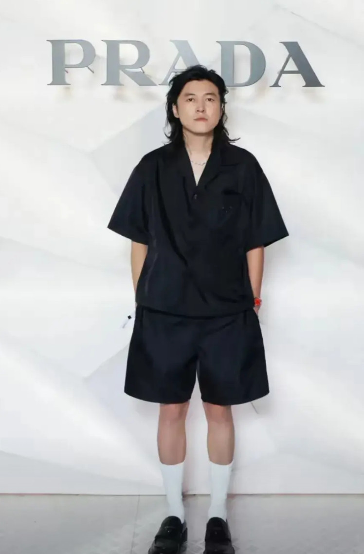 辛爽导演的三部曲终于来了。主演依然是秦昊，女主角变成了刘亦菲。从隐秘的角落到