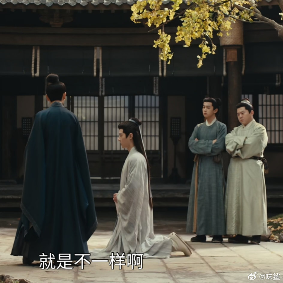 这俩小孩太可爱了